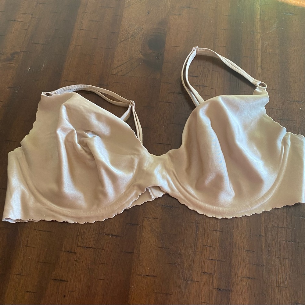 Victoria’s Secret Angels Secret Embrace Nude Bra 38C Scalloped